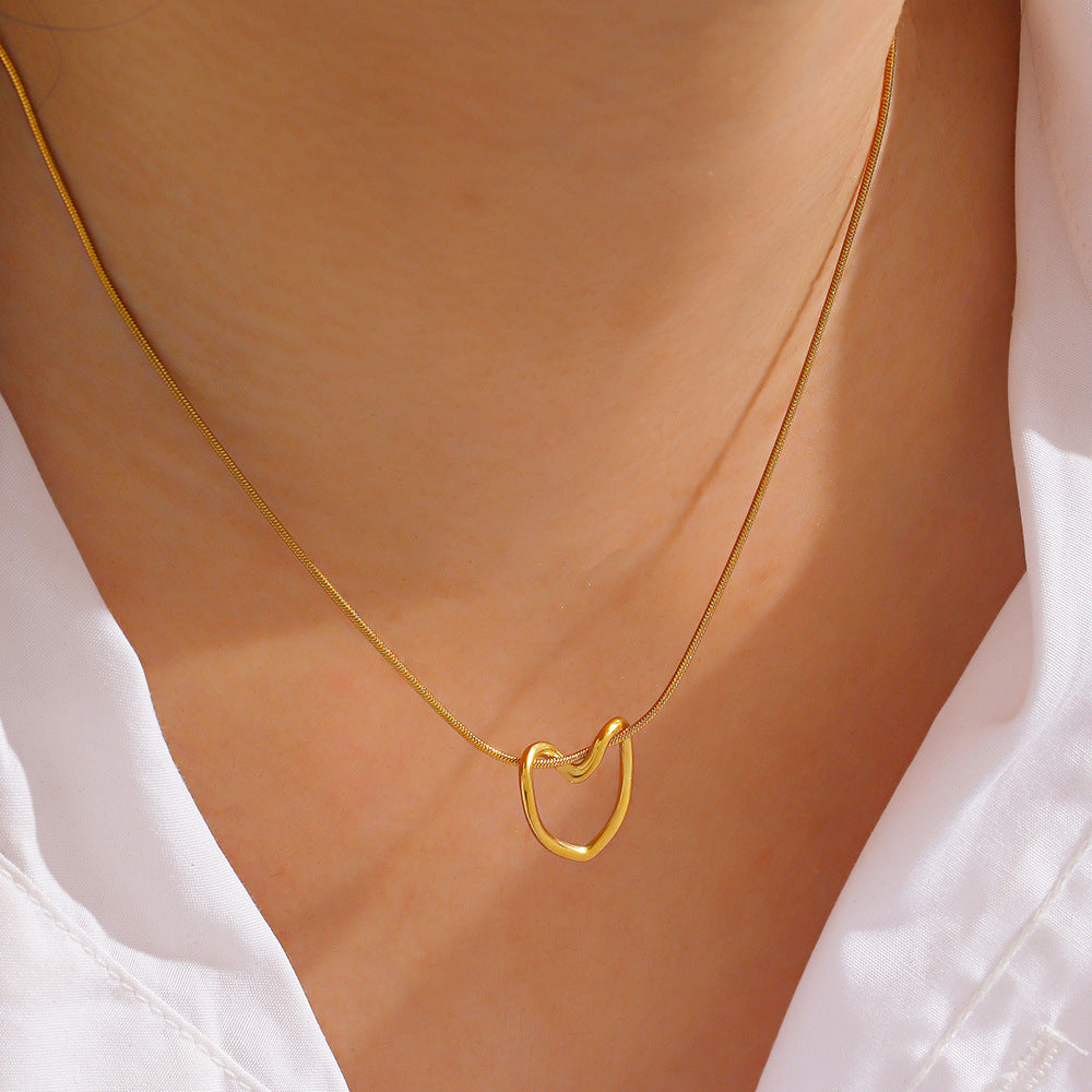 Europe And The United States Popular INS Style Simple Hollow Love Necklace Women&#039;s Personality Fashion Heart-shaped 18K Gold-plated Titanium Steel Clavicle Chain